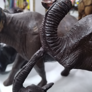 Sculptures & Handcrafted Pieces